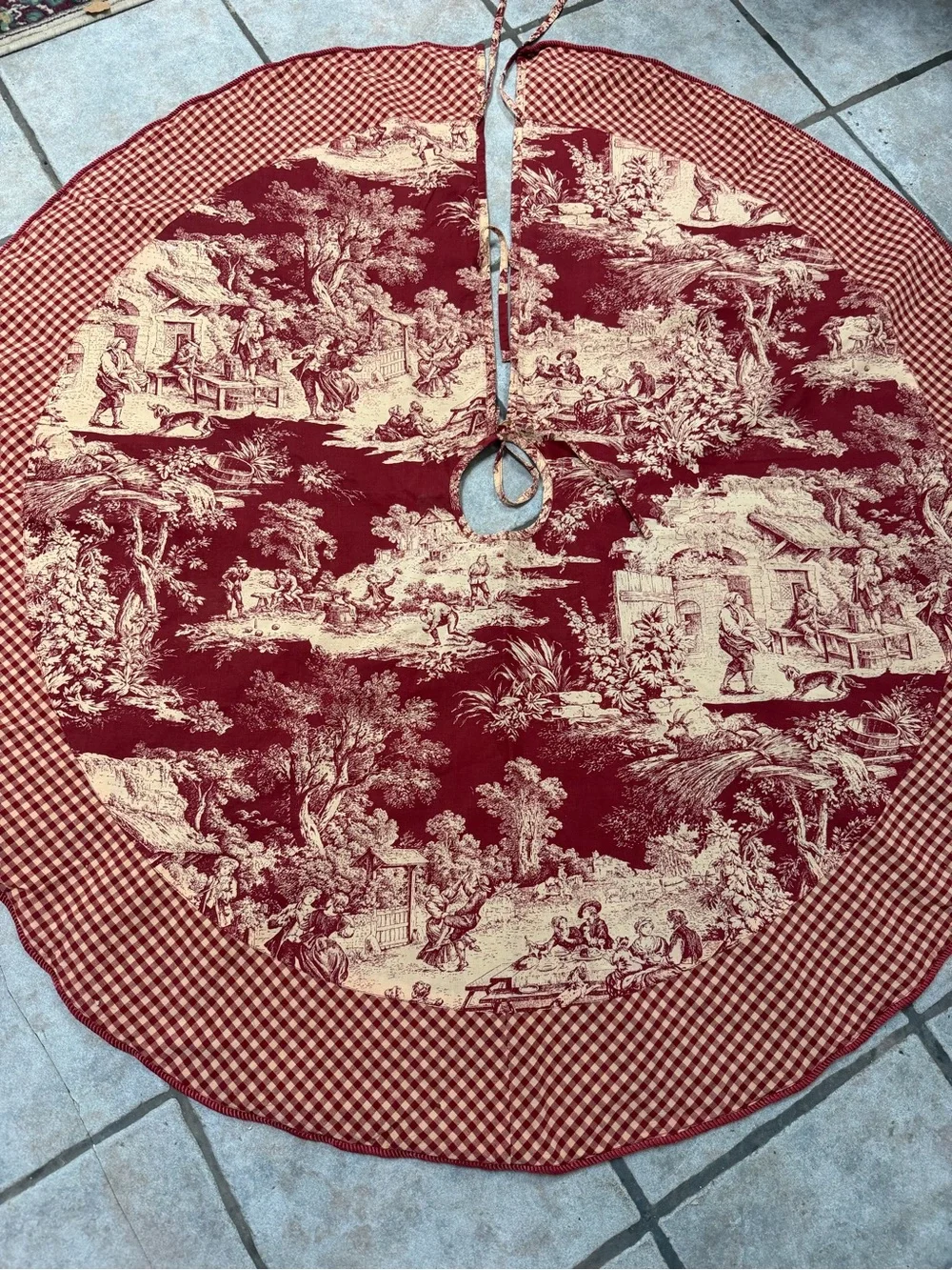Christmas Tree Skirt Colonial Country Scene Red and Cream 50” Vintage